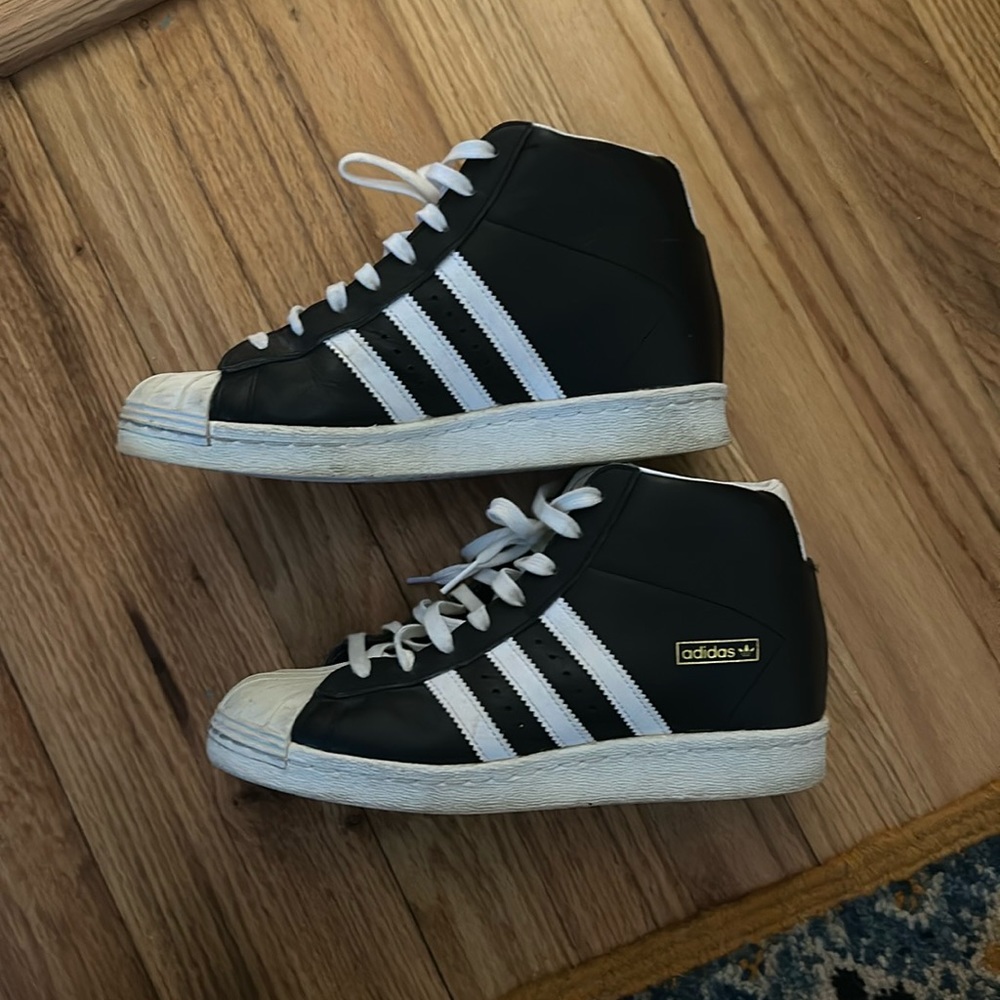 size 7 high top adidas platform sneakers